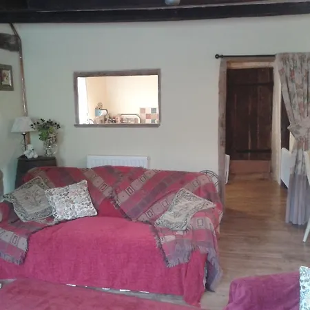 Holiday home Maison Des Roses Brigueuil